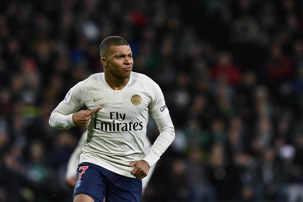 春节档前市场一片萧瑟，昨天看了《飞行家》